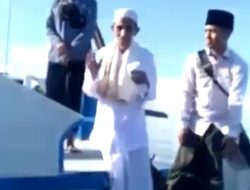 KH.MOH.ZUHRI ZAINI Pengasuh PONPES NURUL JADID Paiton Probolinggo Menyapa Santri di Sepudi