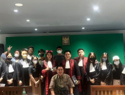Mahasiswa Fakultas Hukum Universitas Pelita Harapan (UPH) Surabaya Melakukan Simulasi Persidangan